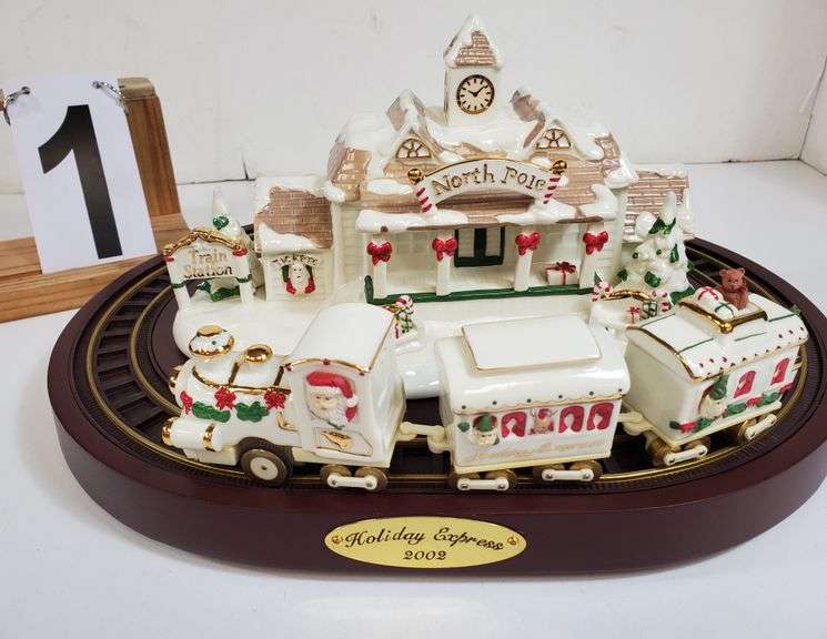 Avon Musical Train W/ 2 Cars Battery Operated 2002