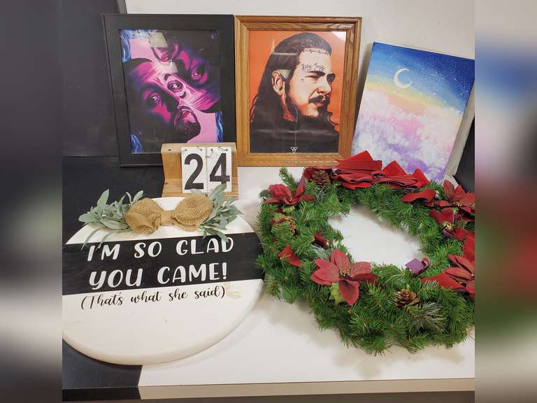 Stack w/ Wreath ~ Pictures & Sign