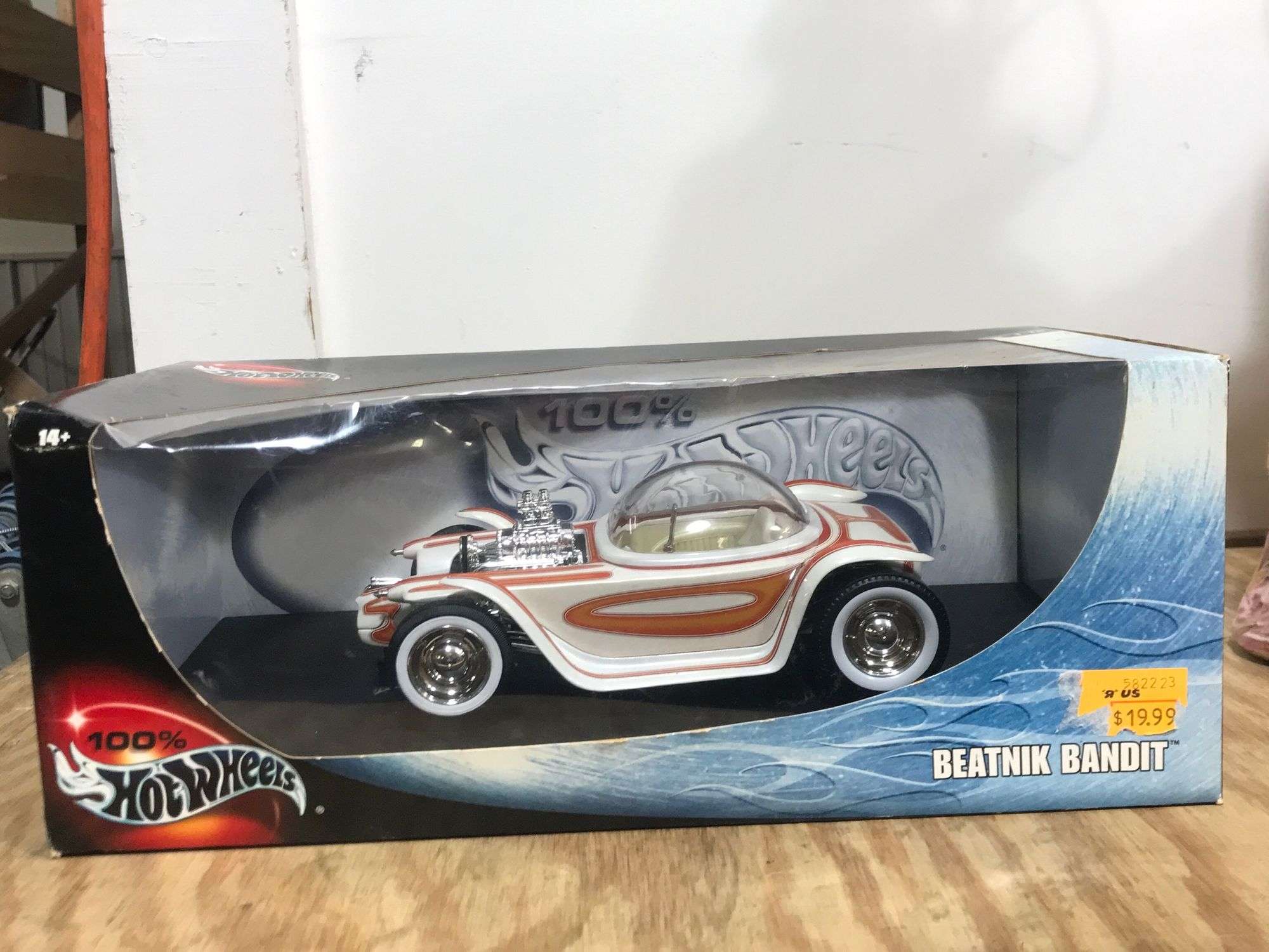 Hot Wheels diecast metal car beatnik bandit 1/18 scale - Lil Dusty