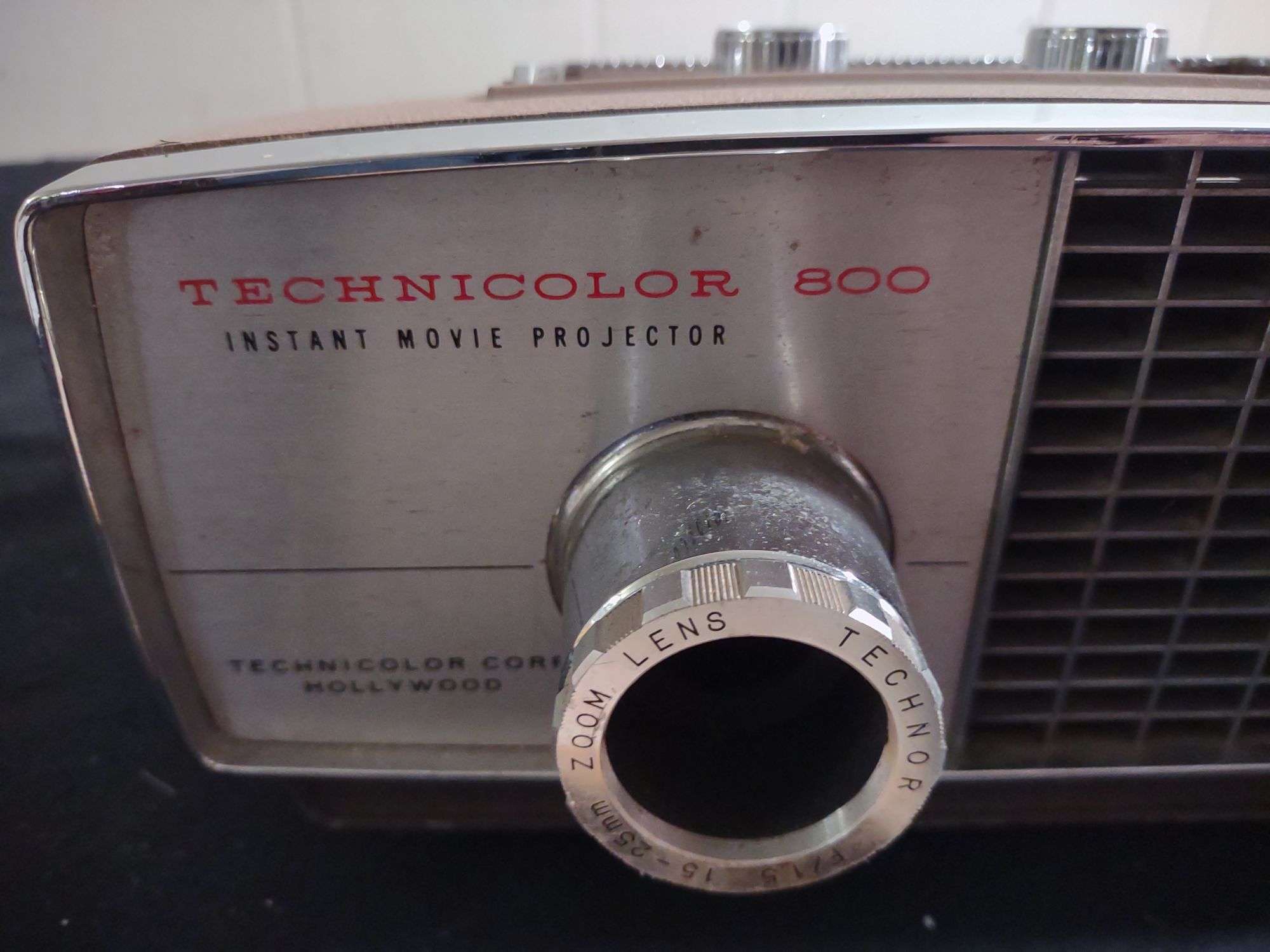 Technicolor 800 Instant movie projector & 8 MM Magi