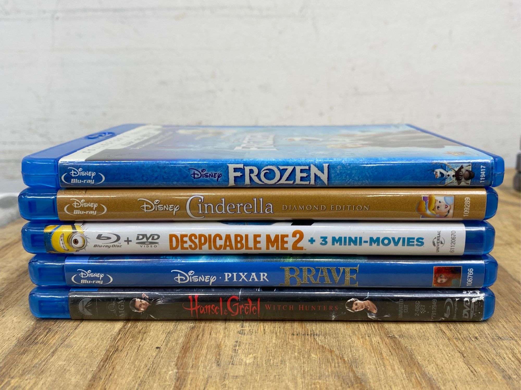 Assorted blu-ray kid's movies. 4b - Lil Dusty Online Auctions