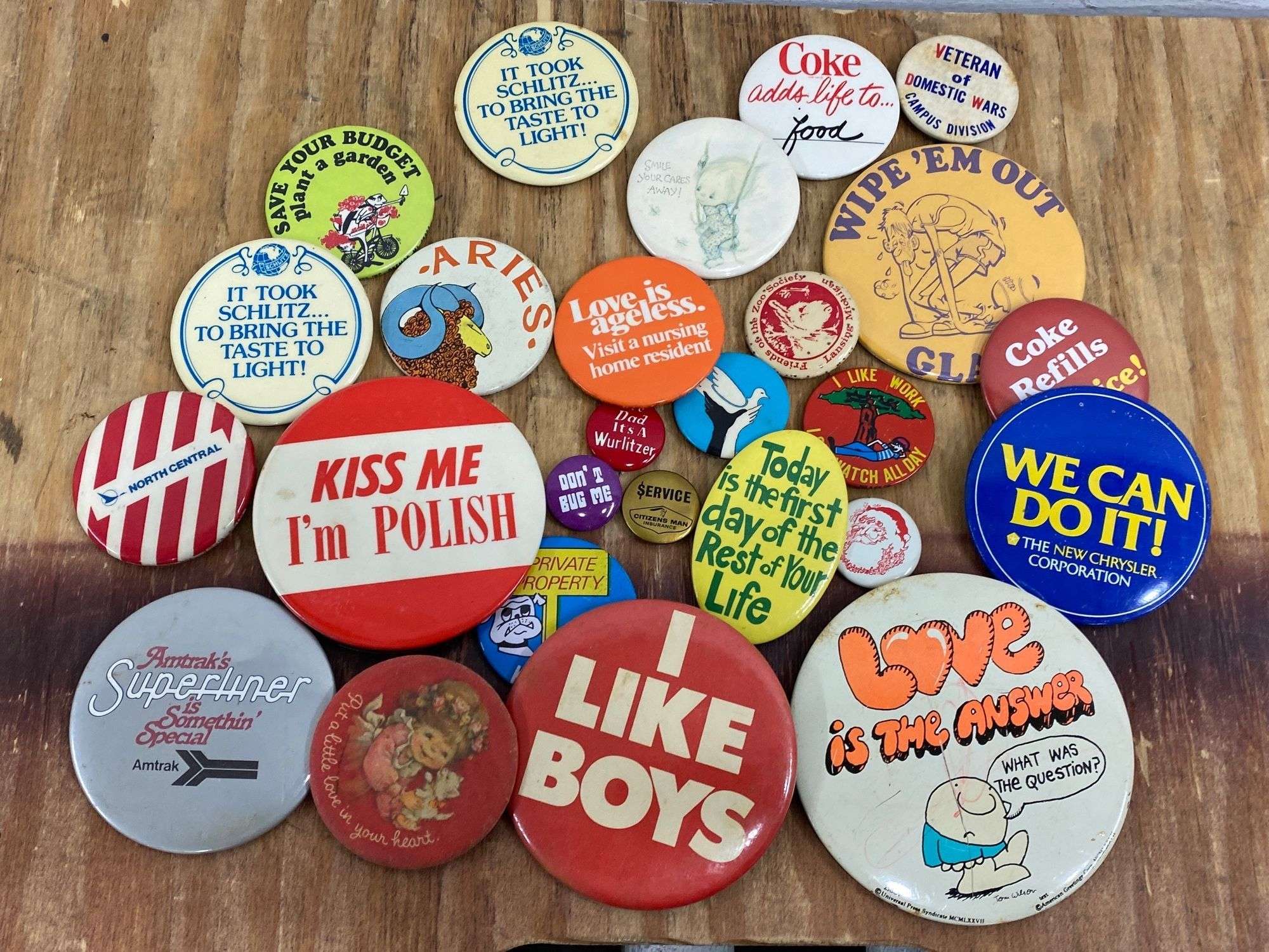Vintage button pins. 5d - Lil Dusty Online Auctions - All Estate