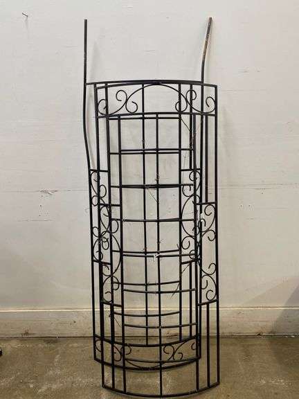 2 curved trellises, 5ft tall