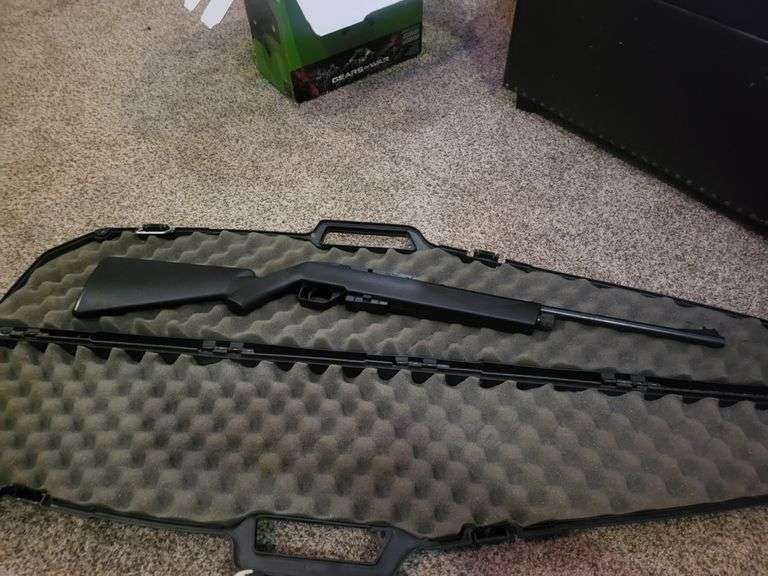 Pellet gun comes with reloading clip & case Lil Dusty Online Auctions