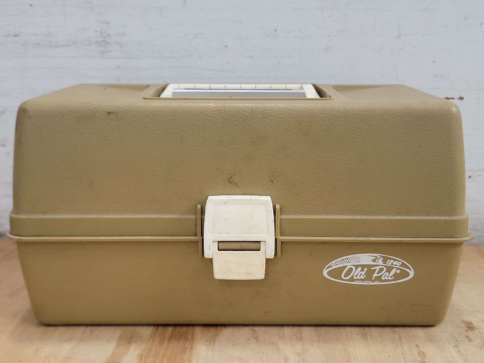 Vintage Old Pal 1240 Tackle Box with Assorted Tackle. 2E - Lil Dusty Online  Auctions - All Estate Services, LLC