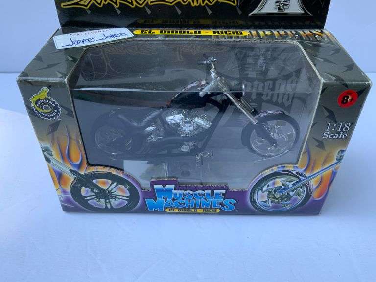ウエストコーストチョッパーズ マッスルマシーン 1/18