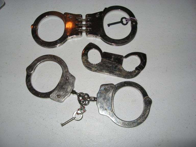 thumbnail image 2 of Professional Metal Thumbcuffs With Two Keys By Mr. Defense 2 of 5