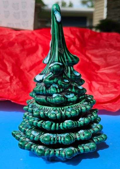 Very Cool Evergreen/Christmas Tree Lighter & Ashtray Set - Lil Dusty Online  Auctions