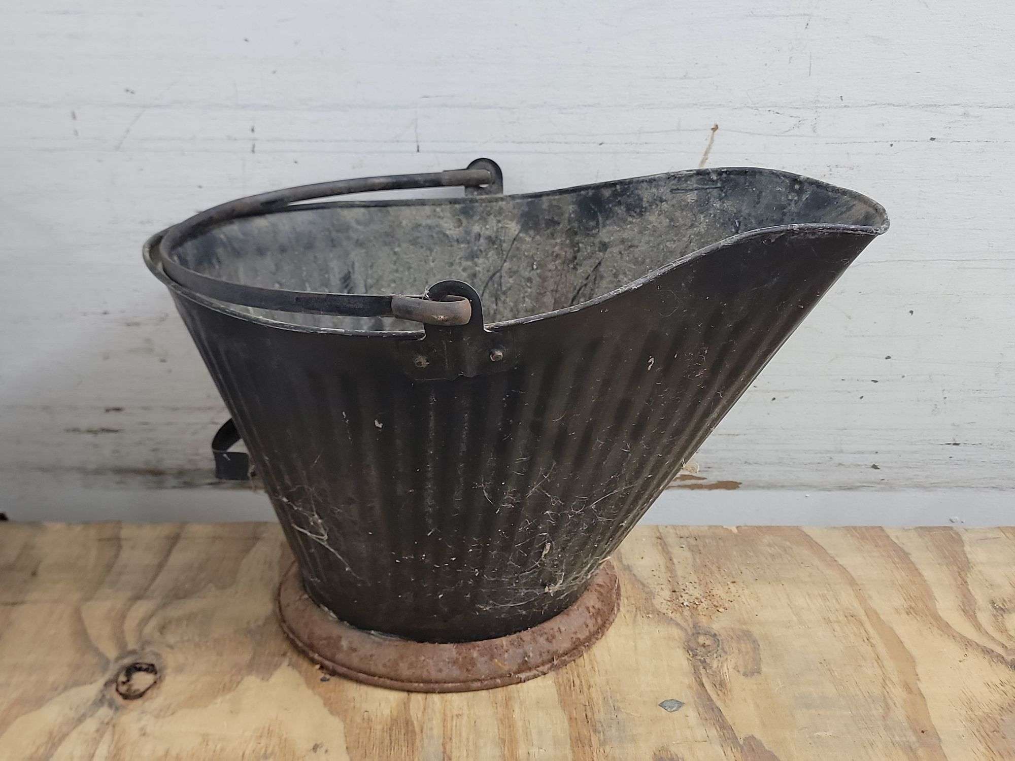 Antique Metal Coal Bucket. 2F - Lil Dusty Online Auctions