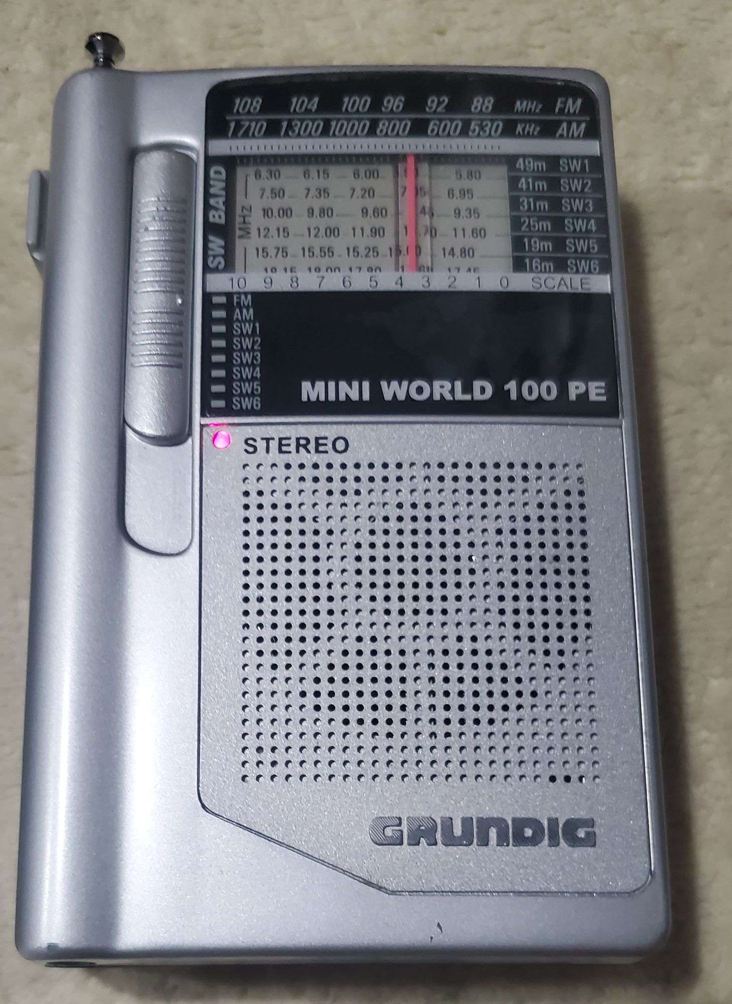 Grundig Mini World 100 PE Transistor Radio - FM/AM/6 band Shortwave as-is Read