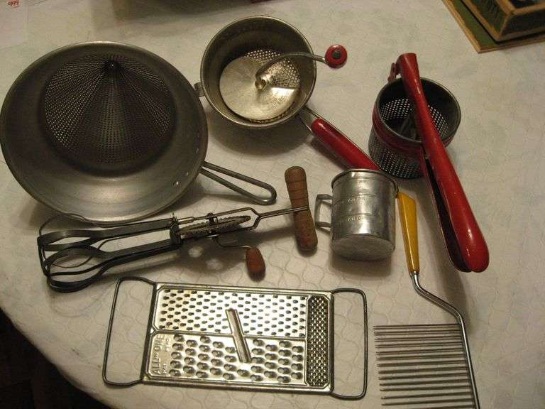 Lot of vintage kitchen items Lil Dusty Online Auctions All Estate