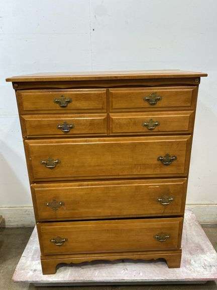 Vintage Early American chest of drawers 32.5" x 18" x 42.5" tall