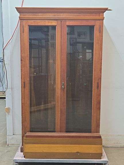 Glass Door Bookcase / Display Shelf