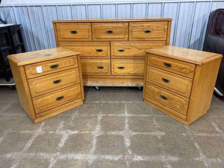 Matching dresser and nightstands