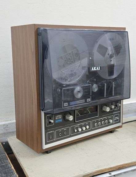 Akai Reel to Reel Stereo Tape Deck (X-1810D). 5E