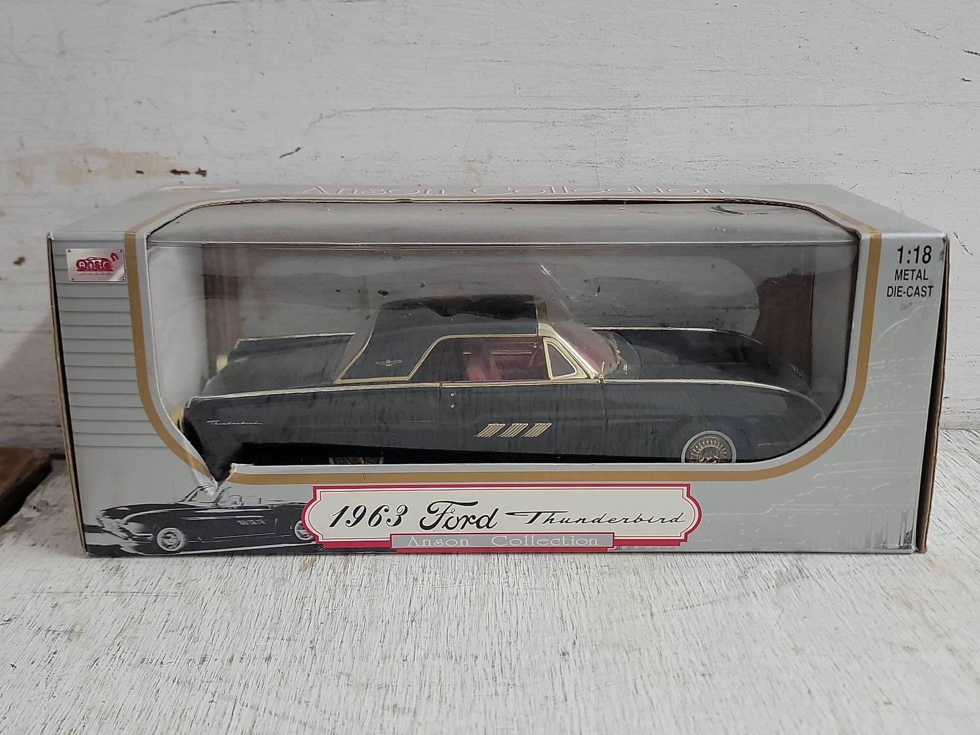 1963 Ford Thunderbird Metal Die-Cast 1:18 Scale Model Car NIB. 6A