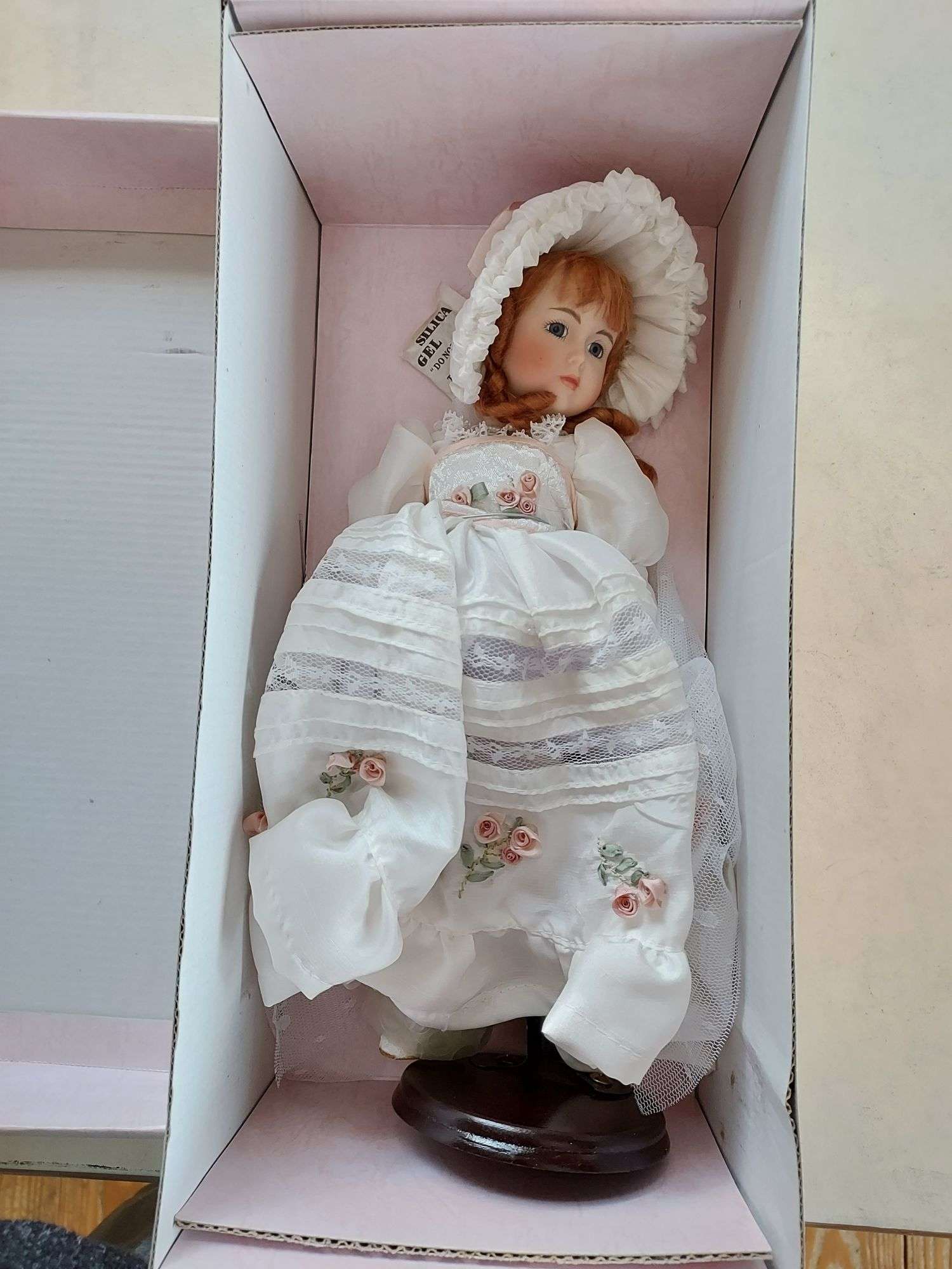 VICTORIAN TRADING CO - NORA REDHEAD PORCELAIN DOLL 156750 - Lil