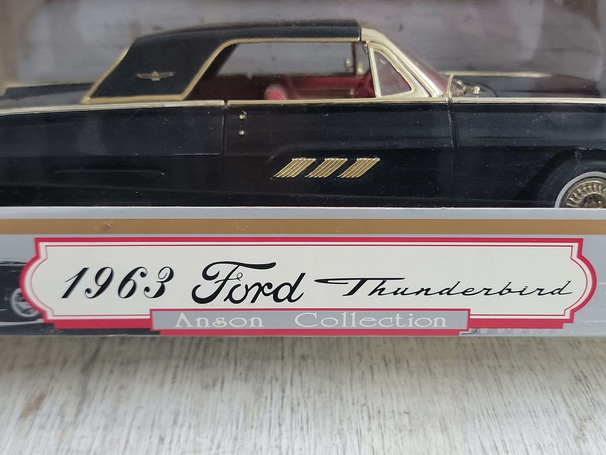 1963 Ford Thunderbird Metal Die-Cast 1:18 Scale Model Car NIB. 6A