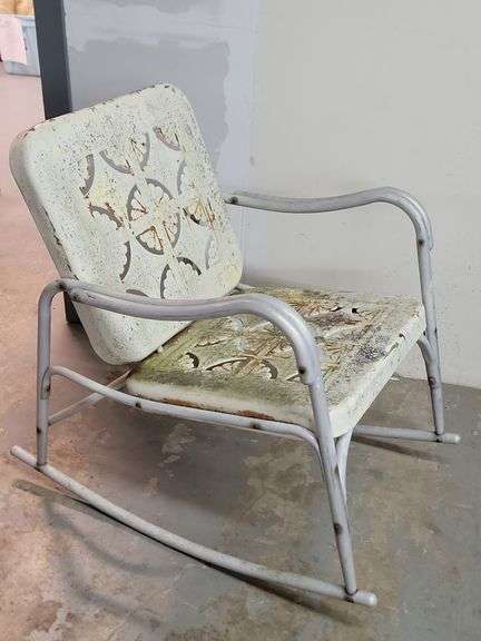 VINTAGE METAL ROCKING CHAIR - Lil Dusty Online Auctions - All Estate ...