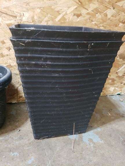 4 PAIRS OF PLANTERS