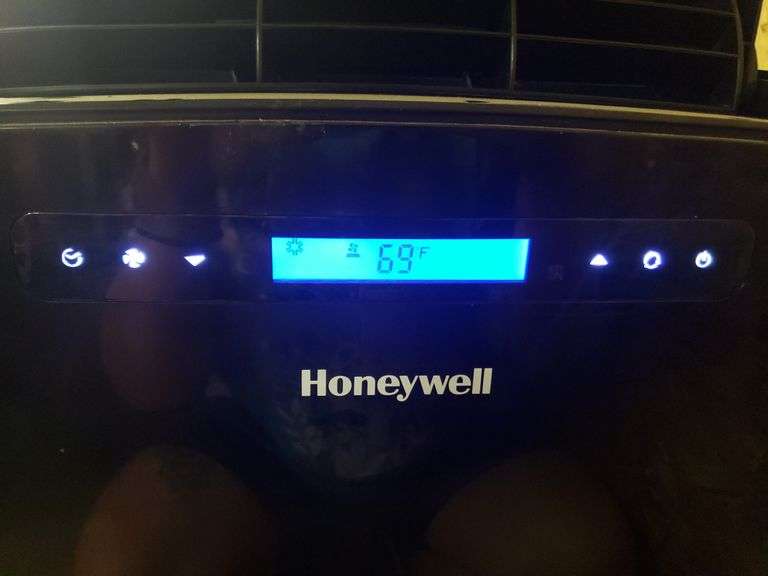 HONEYWELL MM14CCSBB PORTABLE 14,000BTU AC WITH REMOTE. WORKS GREAT. (BIN250)