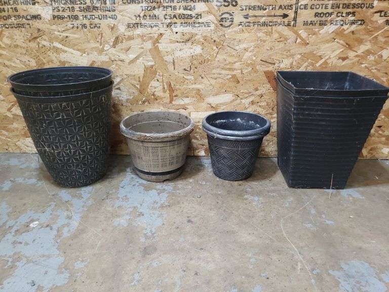 4 PAIRS OF PLANTERS