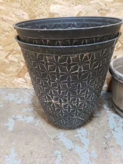 4 PAIRS OF PLANTERS