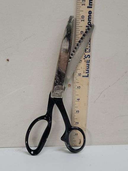 VINTAGE PINKING SHEARS & SCISSORS. 00B