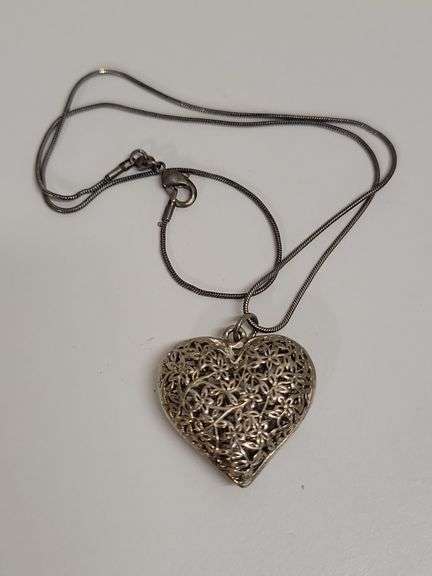 925 STERLING SILVER CUTOUT HEART NECKLACE. DC