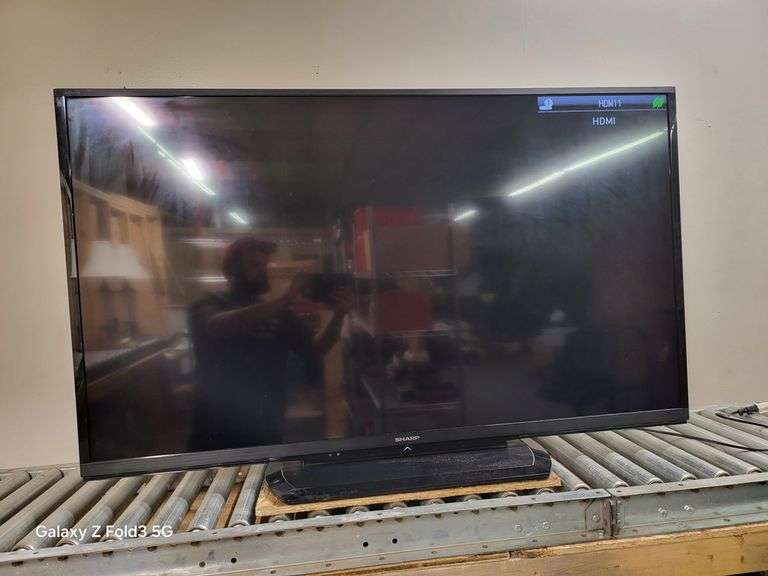 SHARP AQUOS 60" SMART TV WITH REMOTE (BIN 150)