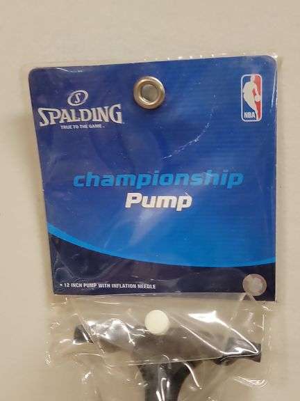 BASKETBALLS, FOOTBALL & AIRPUMP NIP. 18D