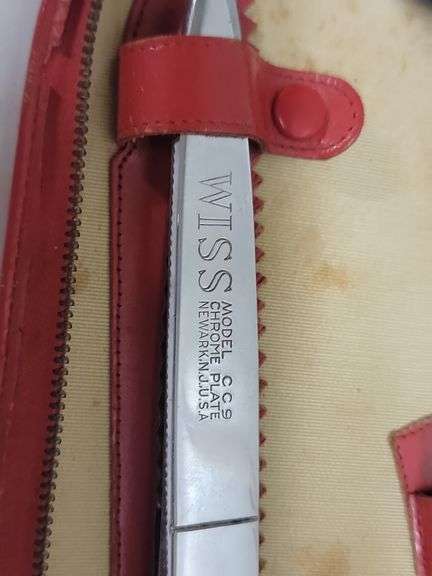 SET OF 3 VINTAGE WISS SCISSORS WITH PROTECTIVE CASE. 00B