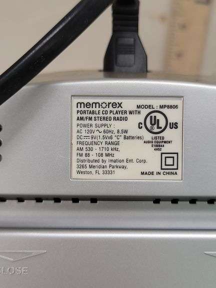 MEMOREX PORTABLE CD PLAYER / RADIO. 6C