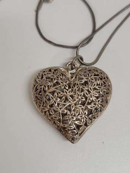 925 STERLING SILVER CUTOUT HEART NECKLACE. DC