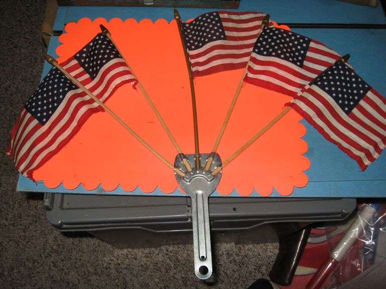 VINTAGE USA FLAG HOLDER FOR BIKES W/ 5 FLAGS