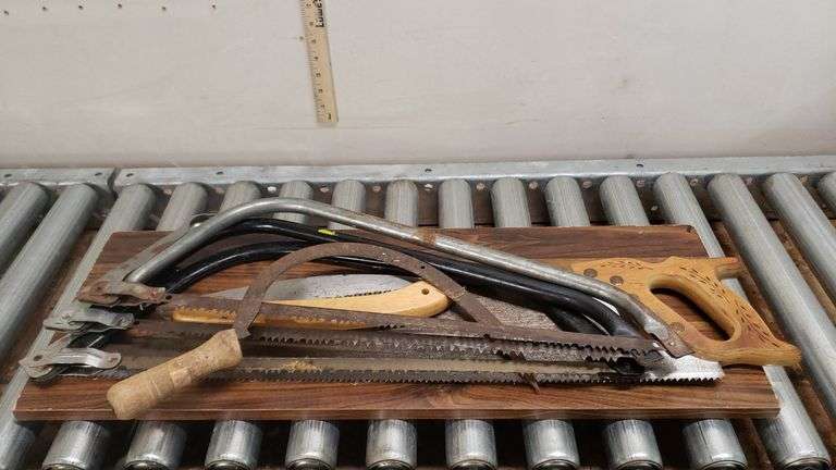 VARIOUS HANDSAWS AND HANDTOOLS. 00B