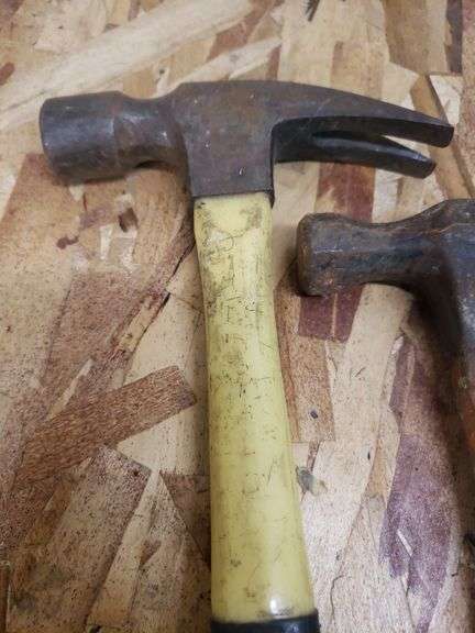 LOT OF FRAMING HAMMERS. 11B