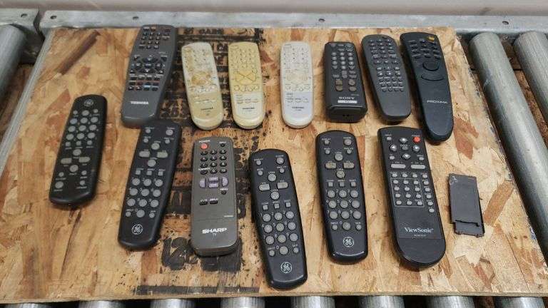 LOTS OF MISC. REMOTES. 00B