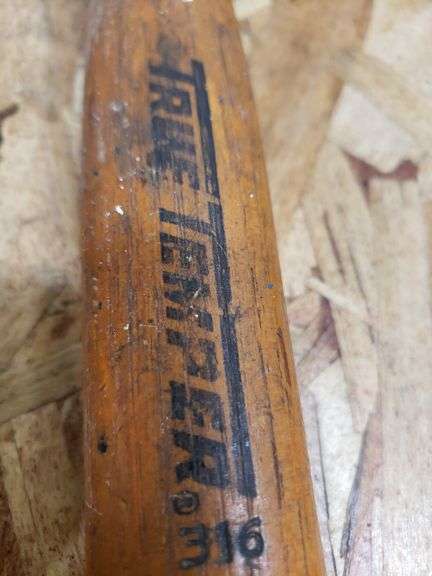 LOT OF FRAMING HAMMERS. 11B