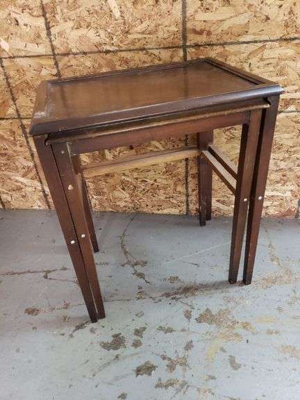 CUTE NESTING TABLES