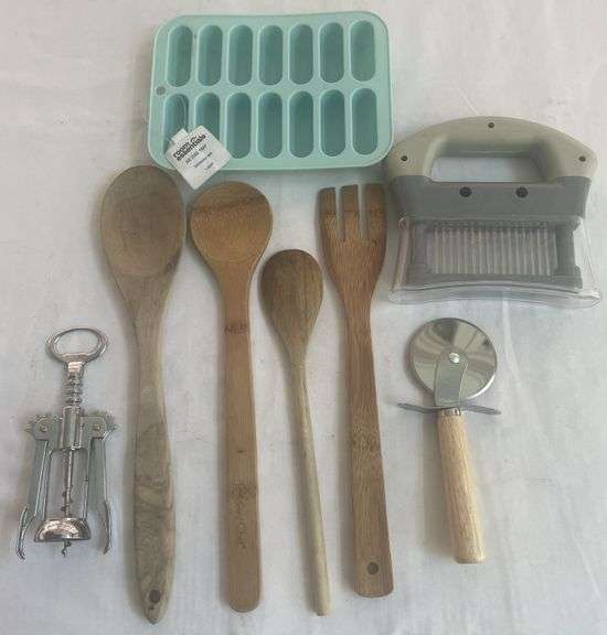 Lot of Kitchen Utensils - Lil Dusty Online Auctions - All Estate ...