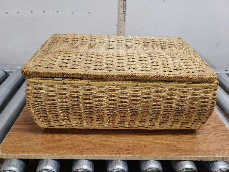 BASKET FULL OF SEWING SUPPLIES. 18A