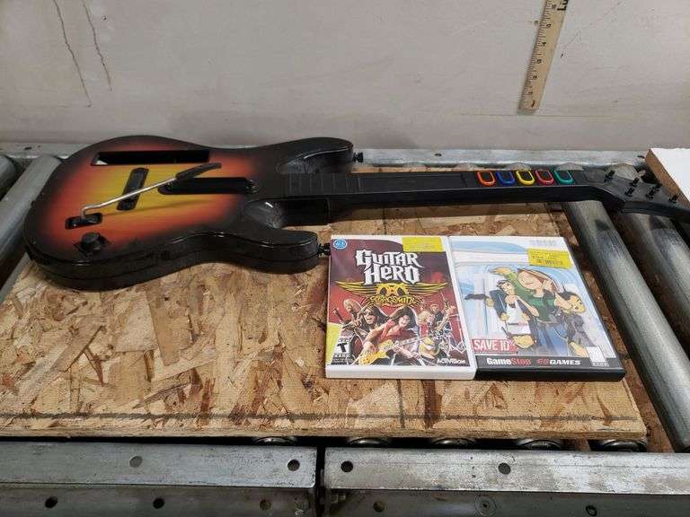 GUITAR HERO GUTAIR AND 2 GAMES. 16C