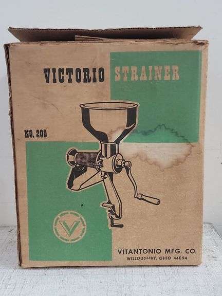 Vintage Victorio Strainer No. 200 . 8B