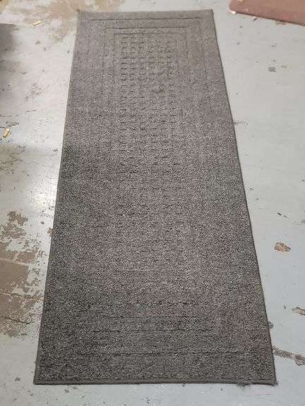 21x61 GRAY RUNNER RUG. 18A
