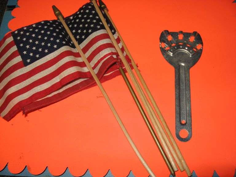 VINTAGE USA FLAG HOLDER FOR BIKES W/ 5 FLAGS