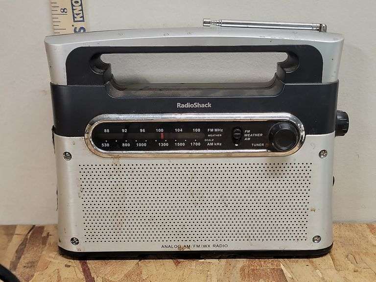VINTAGE BOOMBOX RADIOS. 18C