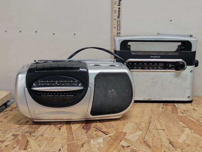 VINTAGE BOOMBOX RADIOS. 18C