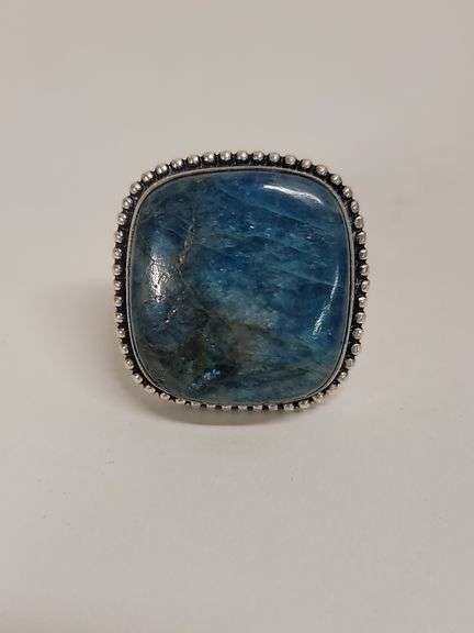 925 STERLING SILVER RING WITH BEAUTIFUL BLUE GEM. DC