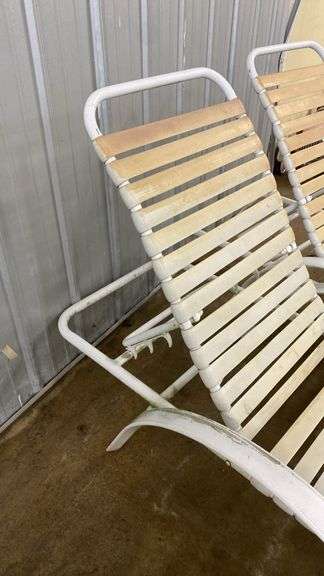 Pair of patio/pool lounge chairs